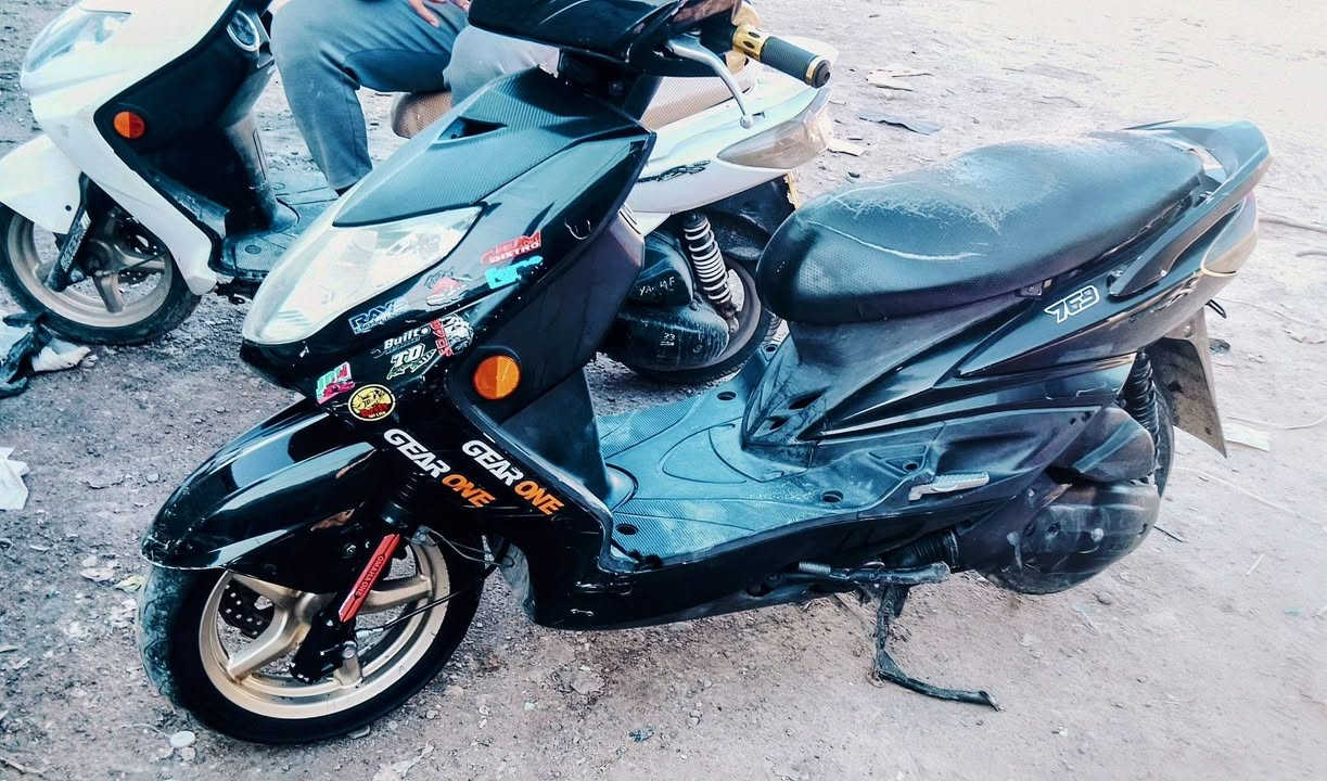 سلام عليكم سكنس فحل نوزل للبيع دراجة خير من اللة نضافة 98 محرك نضيف ممدود علي در نفيس بلادي كهرابائيات كلهة شغالة علي ناصي هورن دبل اشارة يمنة يسرة نكرة بكل وقت تجي بعينك وشوف تاخذهة من الباب اي خلل بيهة ترجعهة السعر 700 بيهة مجال  مكاني بغداد الحسينية مال راشدية رقم *********** بي وتساب
