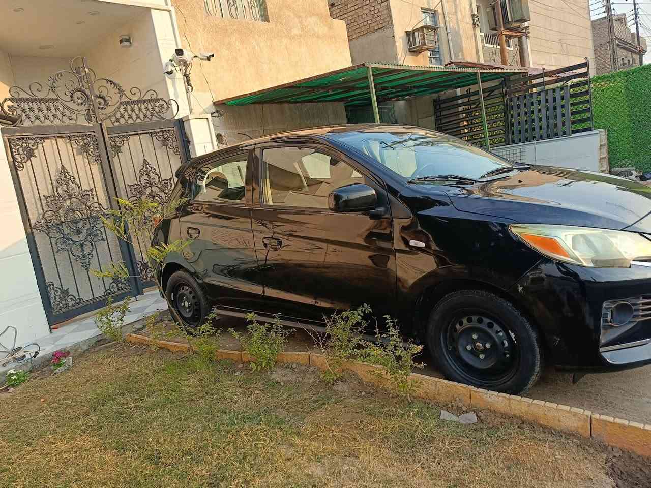 السلام عليكم ميراج للبيع موديل 24 سيارة على وضع الشركة ماشية 16 ألف وبأسمي رقم بغداد السعر 103 بيهة مجال بسيط حادث جدأ بسيط للتواصل على الارقام
***********
***********
