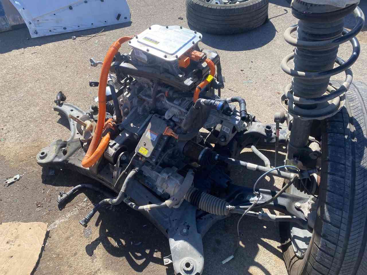 اينك5محرك وكير كامل وانفيرتر كامل يعني السياره فور ويل كهرباء موديل 2024بدون أي كسر ***********
