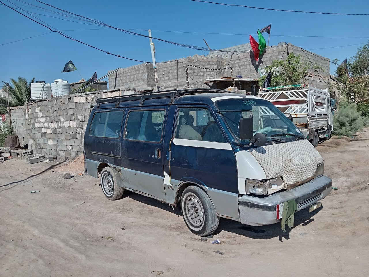 كيه بسته موديل ١٩٩٣ كير ومحرك وحدادة نظيف رقم بغداد سنويه منتهية صار ٣ سنوات وبيه حصة كاز مستمسكات راعيه عندي هيئه عليه ٣٠٠ السعر ب٢٠ ورقة والهيئه علينه لاتصال ***********/ ***********
