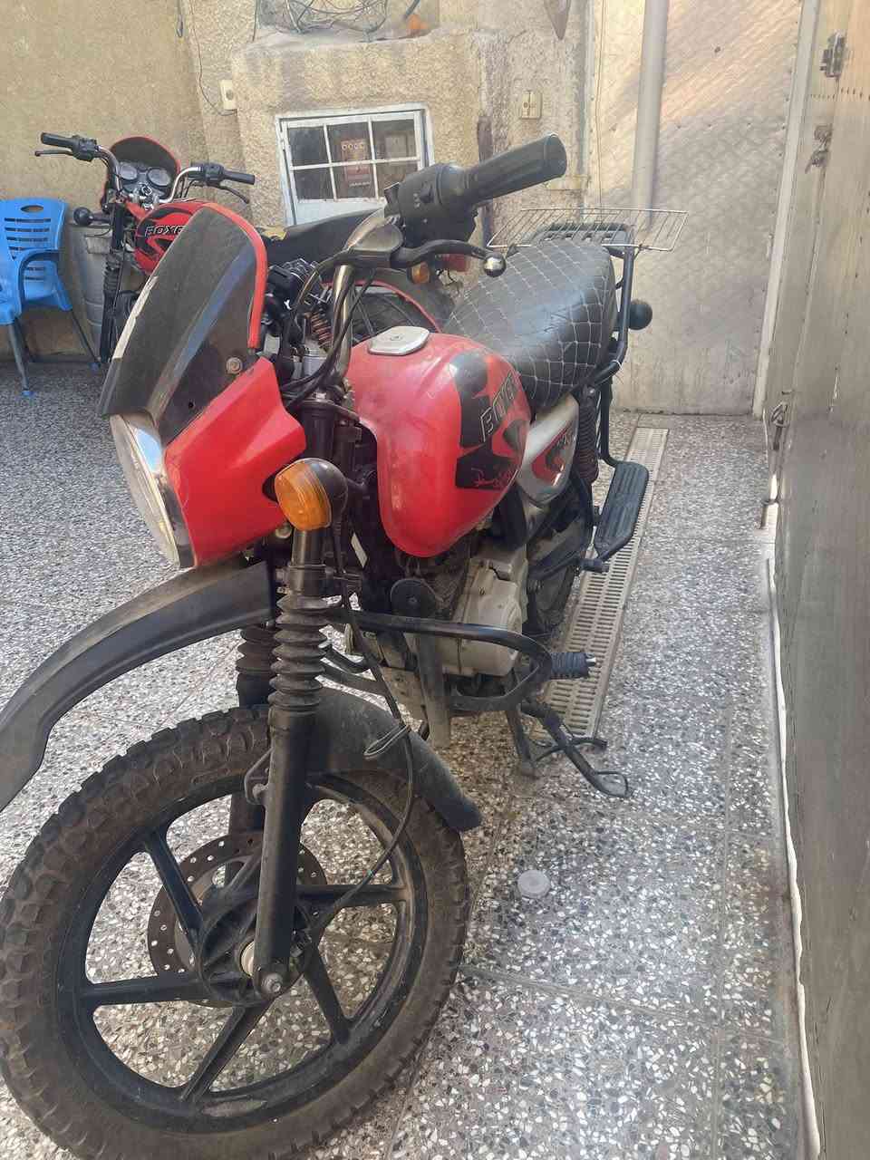 بوكسر للبيع موديل 2019 دراجه نضيفه بسعر مناسب المكان بغداد الشعب الدراجه عوزها شغلات بسيطه  مبدل بوشه وبستم شركه تايرات جدد الامامي ولخلفي جدد 
اوراقها ضايعه بس اكفلها من السرقه للاستفسار الاتصال على الرقم ***********
