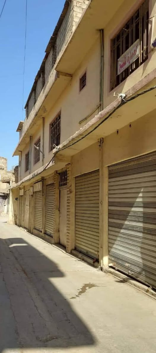 🏢عمارة للبيع 🏢
📍الموقع الجانب الايمن 
نهاية شارع خالد ابن الوليد 
تبعد عن الشارع الرئيسي 10امتار. 
📏المساحة 256 متر 
🧱البناء طابقين 
🔹الطابق الاول. 
6 بانقات خارجية +  4بانقات داخل القيصرية + 3سراديب 
🔸الطابق الثاني. 
شقة معزولة + 3غرف ( مخازن) سطح مسقاف كامل 
للاستفسار والتواصل  الاتصال على الرقم التالي 
 ***********
***********
