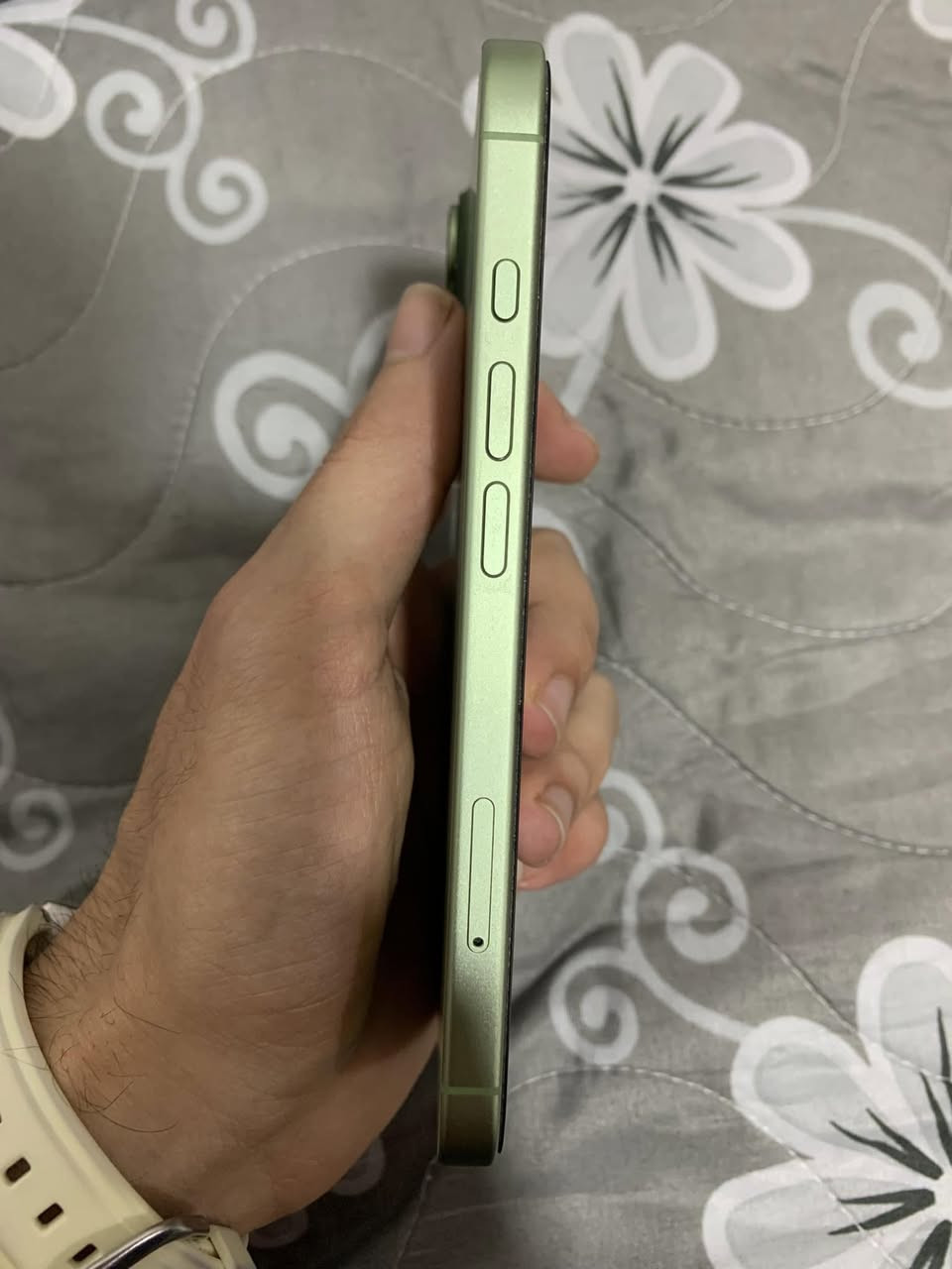 للبيع ايفون ١٧ عادي اخو الجديد 
ذاكرة ٢٥٦ بطارية ٩٩ مشحون ٩٤ مرة بعدة بل ضمان الى شهر العاشر تك سيم نموذج m كارتون وكيبل الاصلي موجود مع ٣ كفرات ولصقه اصلي 
السعر ١٥٠٠ الف


**إذا كنت صاحب هذا الإعلان وتريد حذفه لأي سبب، رجاءا أرسل رسالة إلى الدعم الفني**