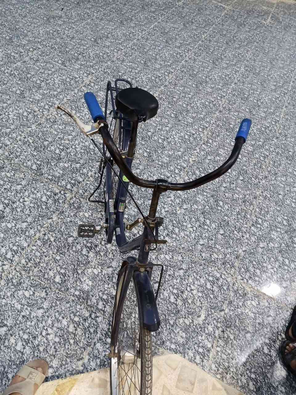 #بانسكل #للبيع موزه جديد مستعمل مضموم ما اعرف المديل بضبط بانسكل مرتب مابي اي عطل ولا زنجار وبلعافيه على الي ياخذه.. 
#المواصفات
1 موزه. 
2 قياس 26.
3 ويل امامي حساس ابو الطوبه. 
4 مبدل ويلات جدد عدد ثنين. 
5 مبدل جوابه جدد عدد ثنين. 
6 مبدل تايرات جدد عدد ثنين. 
7 مابي اي عطل او نقص. 
تجي تشوفه وبلعافيه على الي ياخذه 
#السعر 100 قفل من الاخير مابي اي مجال بدون احراج 
#العنوان السماوه فرع الزريجيه محلات ال بندر 
#الرقم *********** واتساب 
#وهلاوسهلا.
