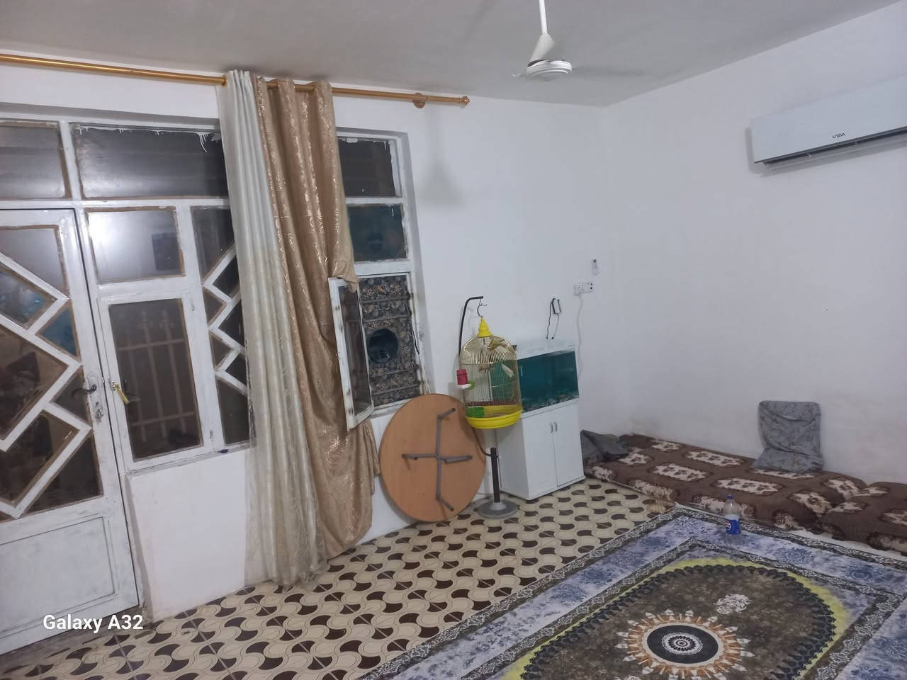 سلام عليكم
بيت للبيع في السلاميات 100متر 5×20بيت كامل طابق ونص رقم القطعه 1112مامسحوب عليه عقاري 
سعره 75وبي مجال 
***********بي واتساب
