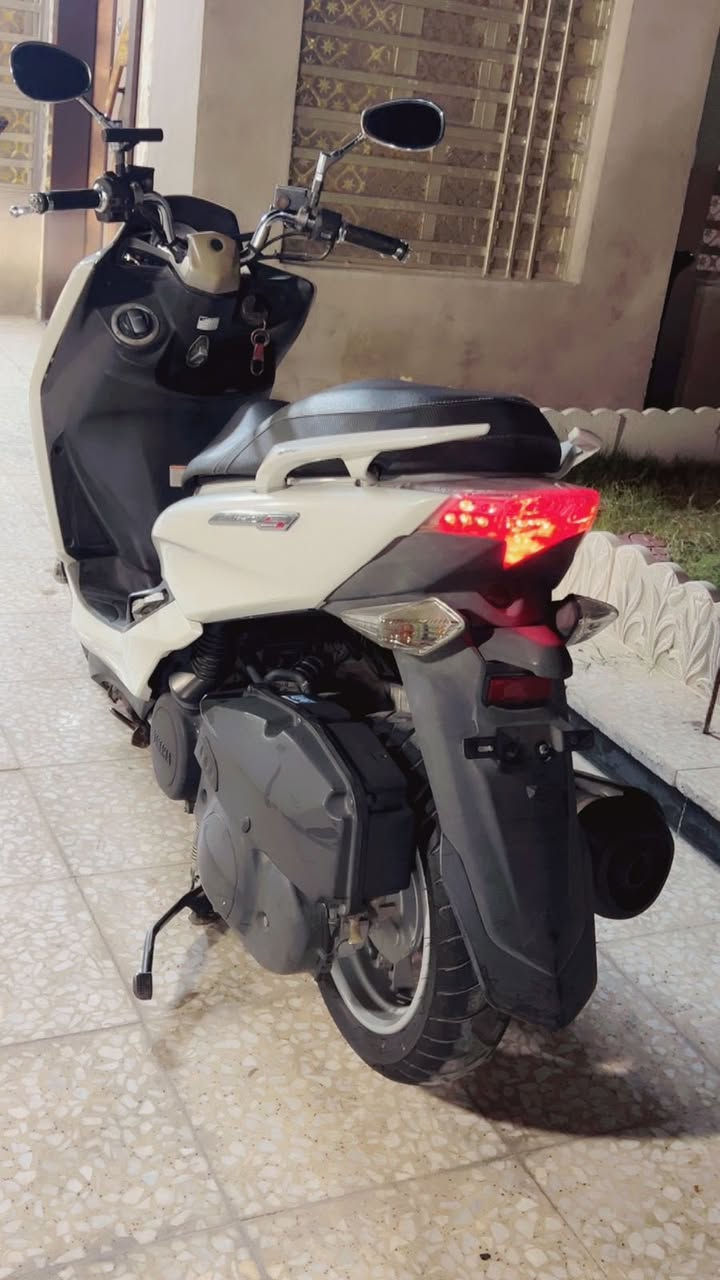 السلام عليكم 
ماجسته اس الدراجه بحاله الوكاله صار ٣اشهر من نزلت من الرمبه 
مكان الدراجه ً بغداد الكماليه شارع الاصفر 
سعره ١٥وبيه مجال حك الجيه.
0 771 242 3928
