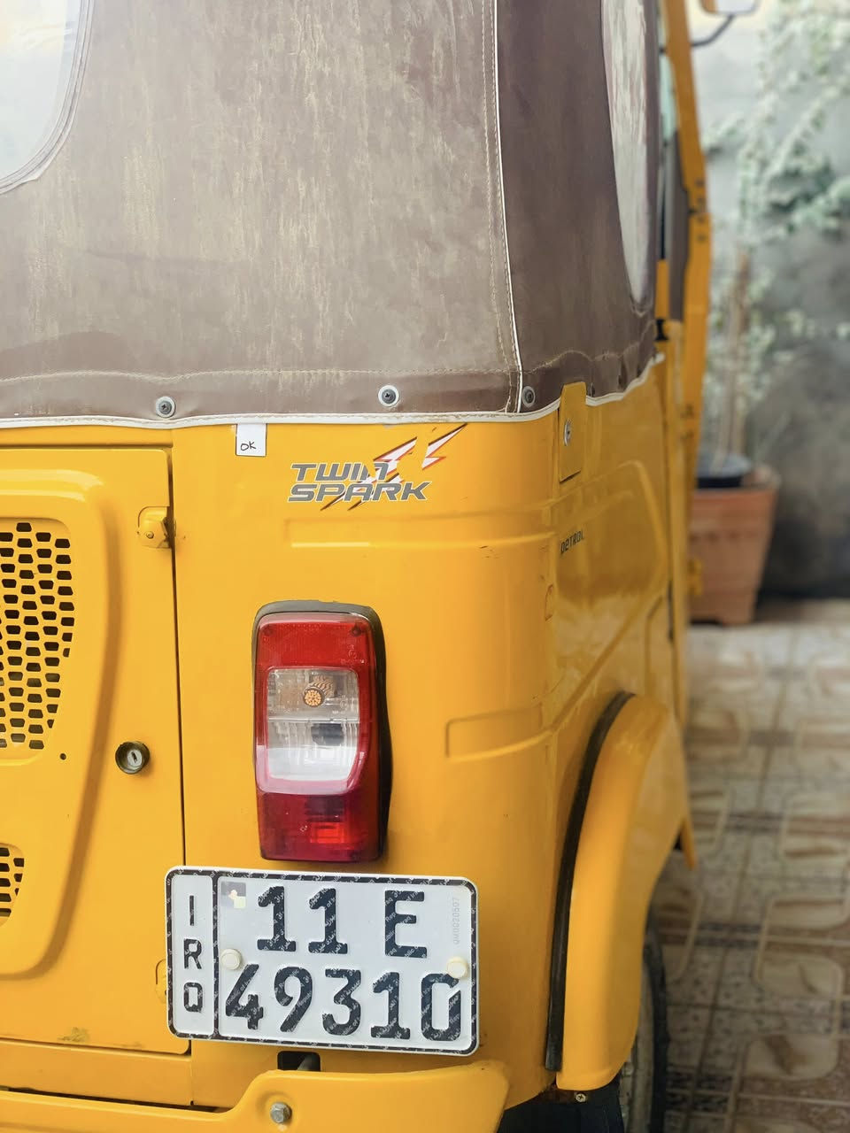 البيع تفاصيل داخل الصور
