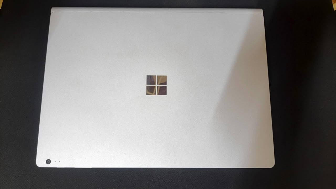 لابتوب Microsoft Surface book 2 للبيع
Microsoft Surface book 2
المواصفات:
 الشاشة : لمس 13.5 2K
المعالج : كور اي ٧ الجيل الثامن
رام : 8 جيجا
هارد : 256GB
كارت شاشة: Gtx 1050 
اللابتوب بيه مشكلة ما عرفتلها.. اول ما افرمته يشتغل طبيعي مؤقتا.. بس من اكنك ويبدي يتعرف كارت الشاشة وغيره يبدا يطفي كل شوية. ما اعرف الخلل وين.. علما انو الشاشة ما تنفصل
ابيعه على وضعه .. الي يحب يسويه او يستفاد منه
السعر نهايته 125 الف 
مكاني بغداد، الدورة
*********** متواجد واتس
