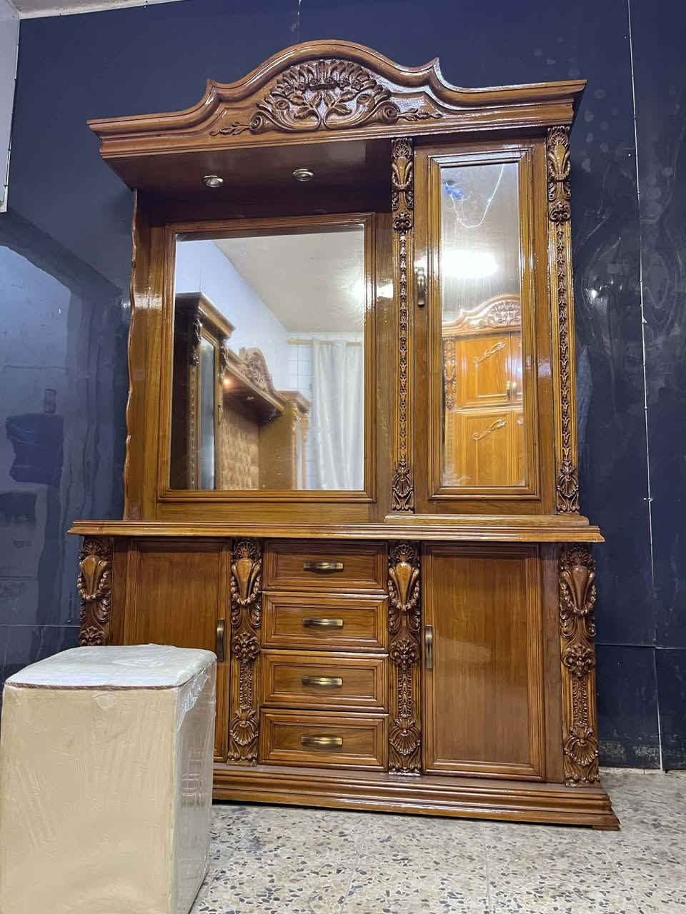 غرفه اخشاب ام المسرح  تسكام 5 ملم صاج خارج والداخل موديل الكنتور  نظام سلايت شغل  زان نقش زان  دنك زان كلها شغل زان شغل ثكيل الغرفه كلش ثكيله وخشب قوي واخت الجديدةشغل درجه اولى ونظيفه كولش اي كسر او ضرر ما بيها 
  نسبة نظافتها 100 /100  
 الغرفه ولا غلطه بيها و بالعافيه على لي ياخذها 
 الظهر جرجوبه براغي  القاعدة بلوك سقف بلوك  
وياها شازون وطابوريه هم 
 العنوان بغداد  البياع لاعلام اكو توصيل هم موجود
رجاء السعر خاص


**إذا كنت صاحب هذا الإعلان وتريد حذفه لأي سبب، رجاءا أرسل رسالة إلى الدعم الفني**