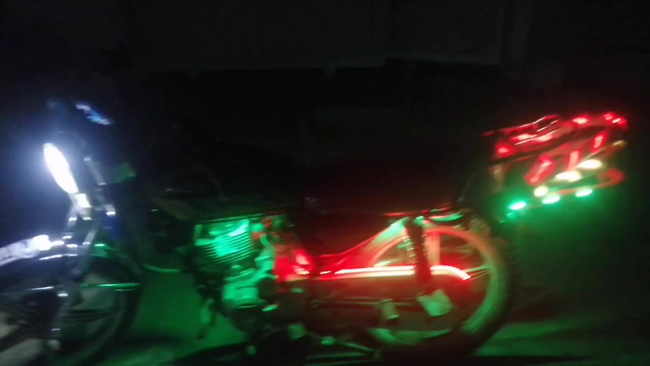 سلام عليكم 
درجه لبيع سيفان 2019. محدث 2025 دراجه كامل مابيه نقص شي كدام عينك نظافه مالته اوراقه كامله اصليه مكان دراجه ديالى شهربان السعر 500 وبيها مجال شي بصيط رقم الهاتف ***********
