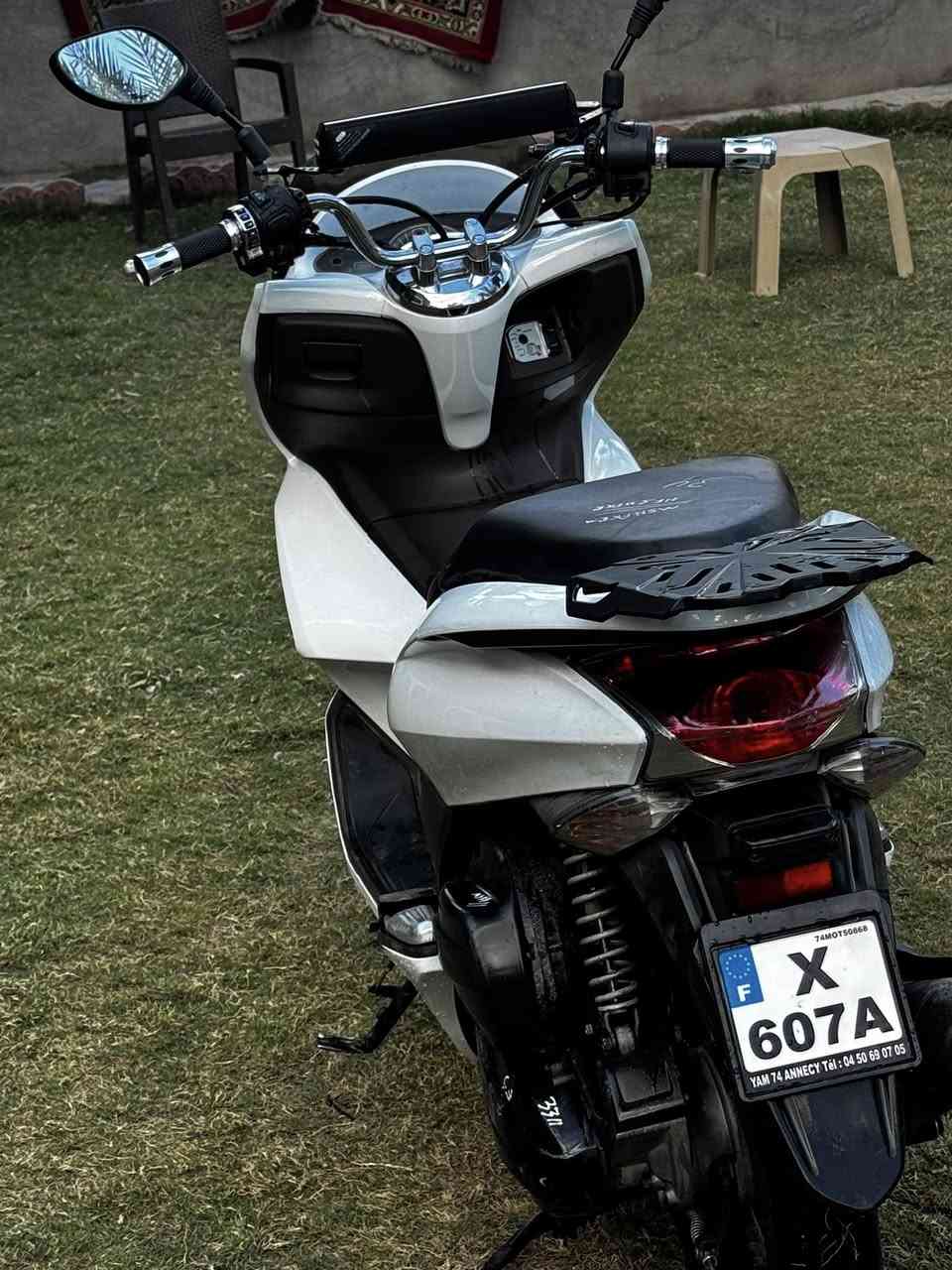 سلام عليكم PCX جيل اول دراجه كلش حلوه عنوان البلديات سعر 1500رقم هاتف ***********
