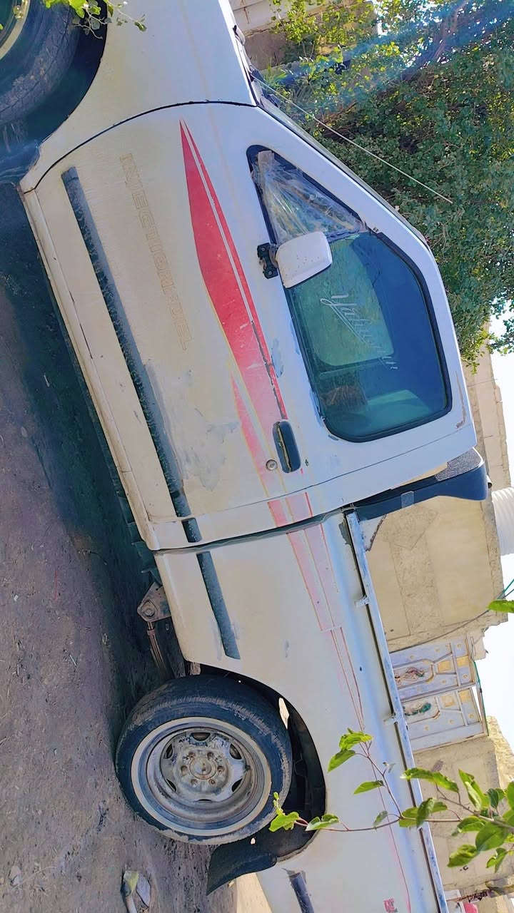 سلام عليكم سياره للبيع مكان ناصريه مركز موديل 2000 سعر خاص سياره مقفوله ***********
