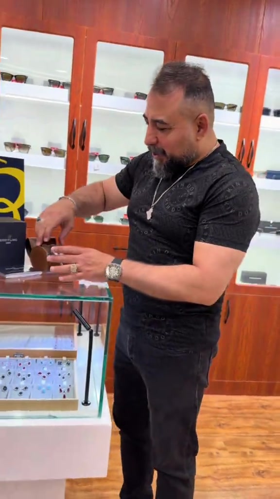 #fyp #breitling #رجالي #طيار #العراق 


**إذا كنت صاحب هذا الإعلان وتريد حذفه لأي سبب، رجاءا أرسل رسالة إلى الدعم الفني**