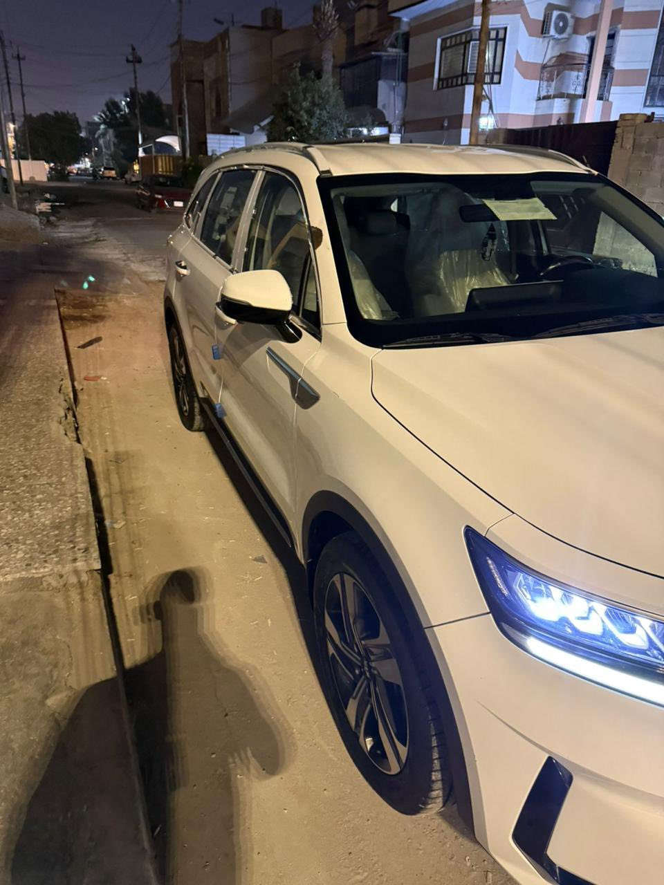 سورنتو 2021 خليجي مكفولة
من الصبغ بيها حالوب بسيط وضربه معدله بارد  بدون صبغ موضحه في الصور 
فول مواصفات عدا بانوراما
مكينة 6 سلندر 
ماشية 49 الف 
كشن السائق كهرباء  وجانب سائق كهرباء
جلد
جنطة كهرباء 
شاحن لاسلكي
شاشة 
 4 كامرات
لايت ٤ عدسات
السعر ٢٥٥ 
المكان بغداد
للاستفسار 
0770 487 2197
