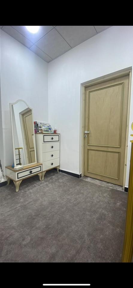 اللهم صل ع محمد وال محمد
بيت للبيع ٥٠ متر طابقين بحي النداء  منطقه ٥٤ بصف الركن يم المدرسة والمركز الصحي  قريب ع شارع ٣٠ 
الطابق الاول مطبخ ،صحيات ،صاله، استقبال  الطابق الثاني غرفتين  وصاله احد الغرف نظام سويت 
بناء درجة اولى السعر ٦٥ وبي مجال بسيط ***********
