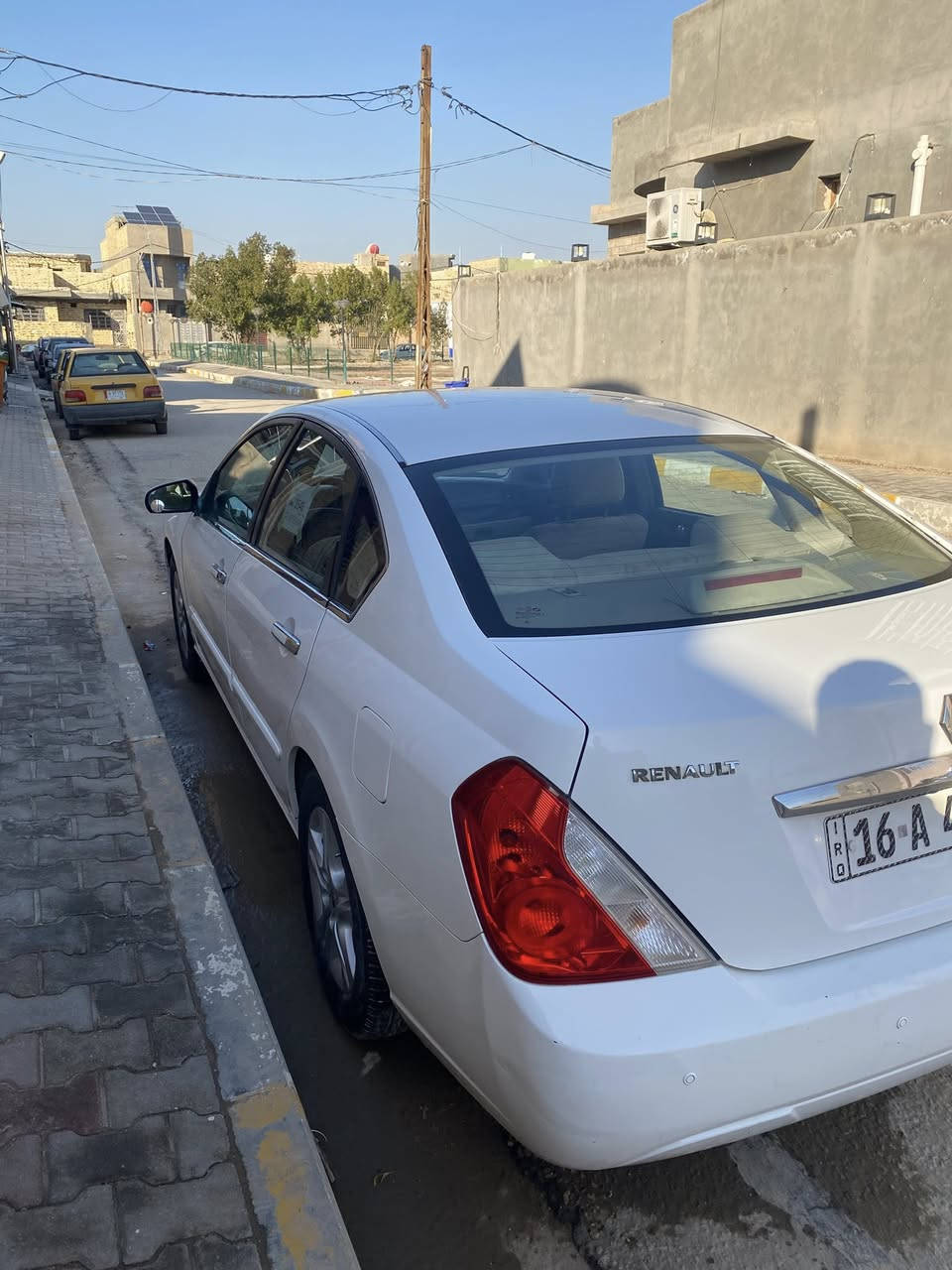 رينو سافران 2010
*كفالة گير مكينة ✅
*تبريد ثلج ❄️ 
*شاشة 
*باتري جديد
*حدادية 70%
رقم انكليزي جديد
كفالة عدا بارد شبر خلف باب السائق 
السعر 113 مجال بسيط مداور ثاني يوم
***********
