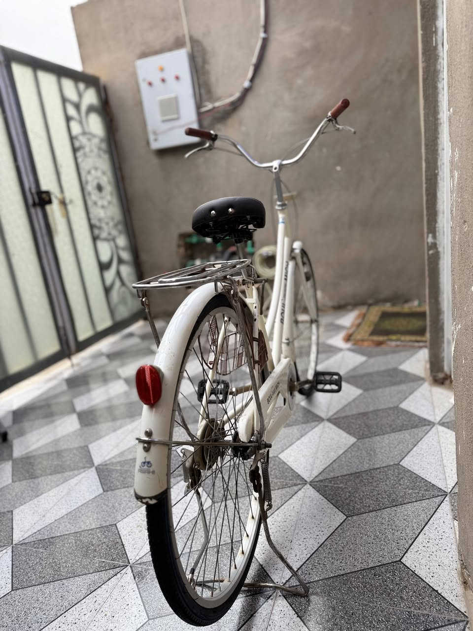 السلام عليكم بايسكل بناتي حجم26  موديل 2020 جديد حيل مابي كل نقص نظافته90% تايرات وجوابه وكشن كله جديد سعره 85 بي مجال مكاني بغداد الدوره ابودشير ***********
