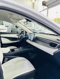 زيرو • ٢٠٢٥ • ابيض