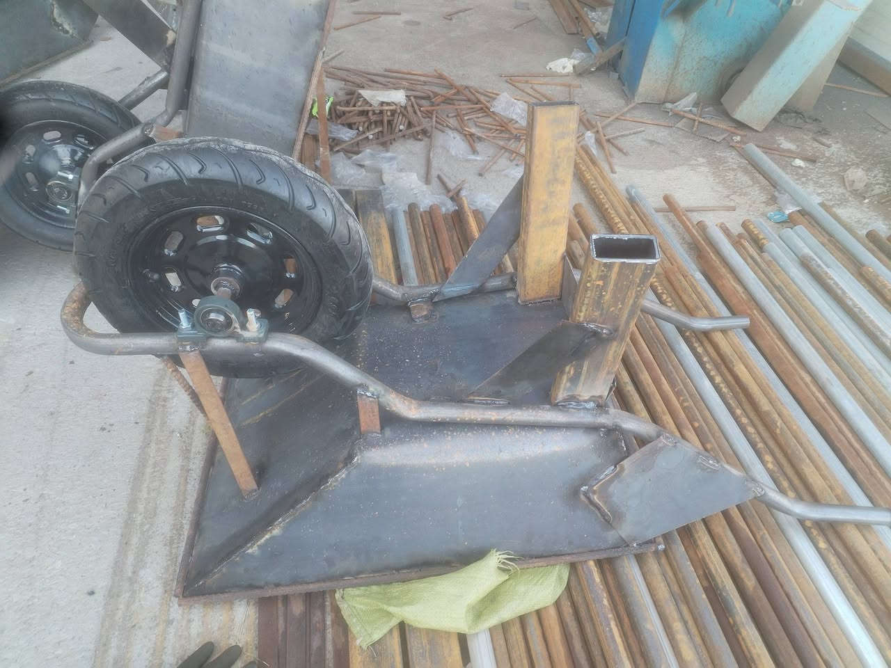 عربة تراب حدادي استند ٢م تاير ياباني مال دراجة ابراكيتات رجل شخاطة ٢م الشاصي ٣م السعر ٦٠ الف


**إذا كنت صاحب هذا الإعلان وتريد حذفه لأي سبب، رجاءا أرسل رسالة إلى الدعم الفني**