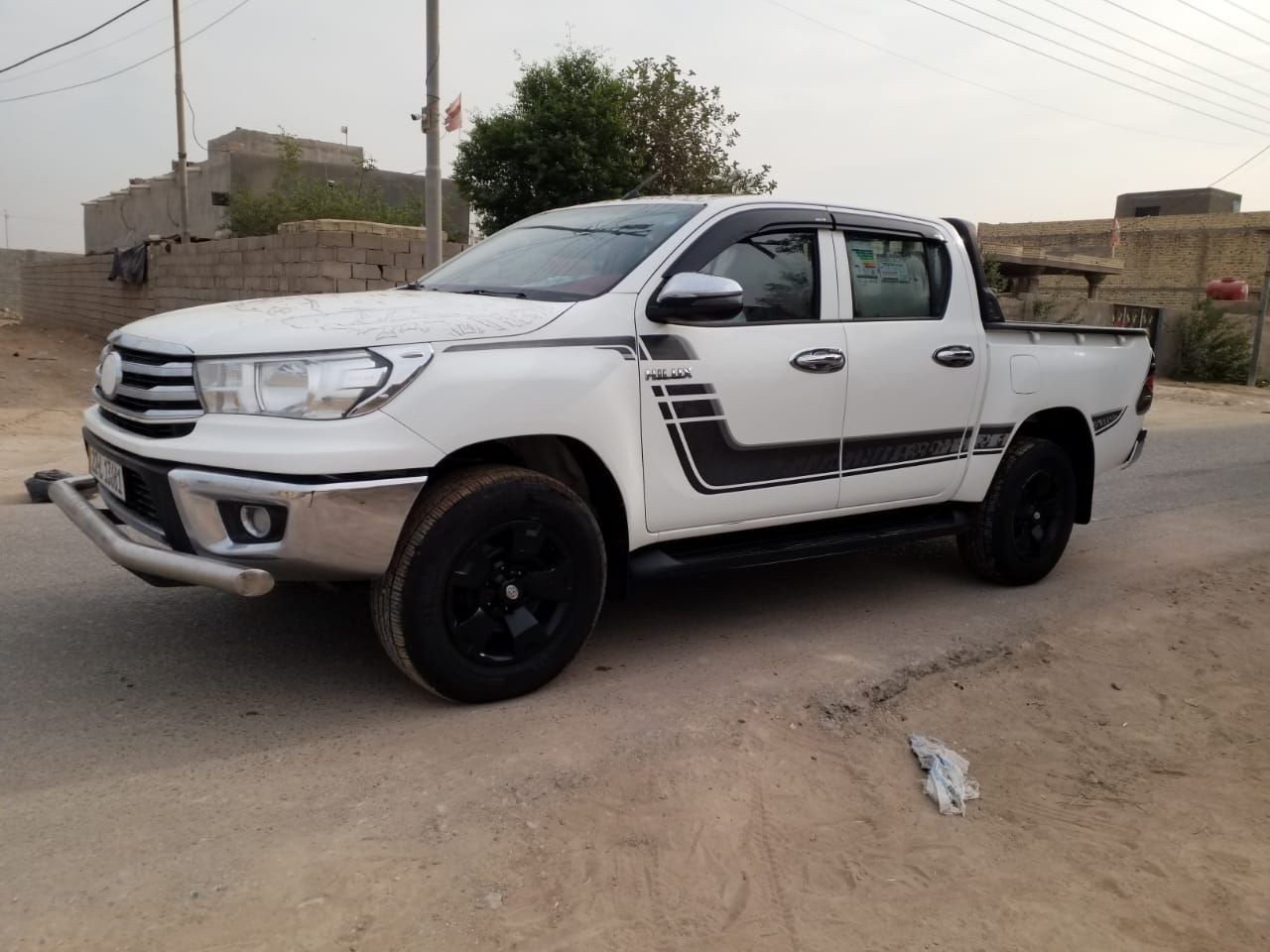 هايلوكس فور ويل للبيع موديل 19 مكفولة كفالة عامة كير اوتماتيك سنوية لل29 تخم تاير ارضيات جلد سيارة جديدة كلش للاستفسار ***********
