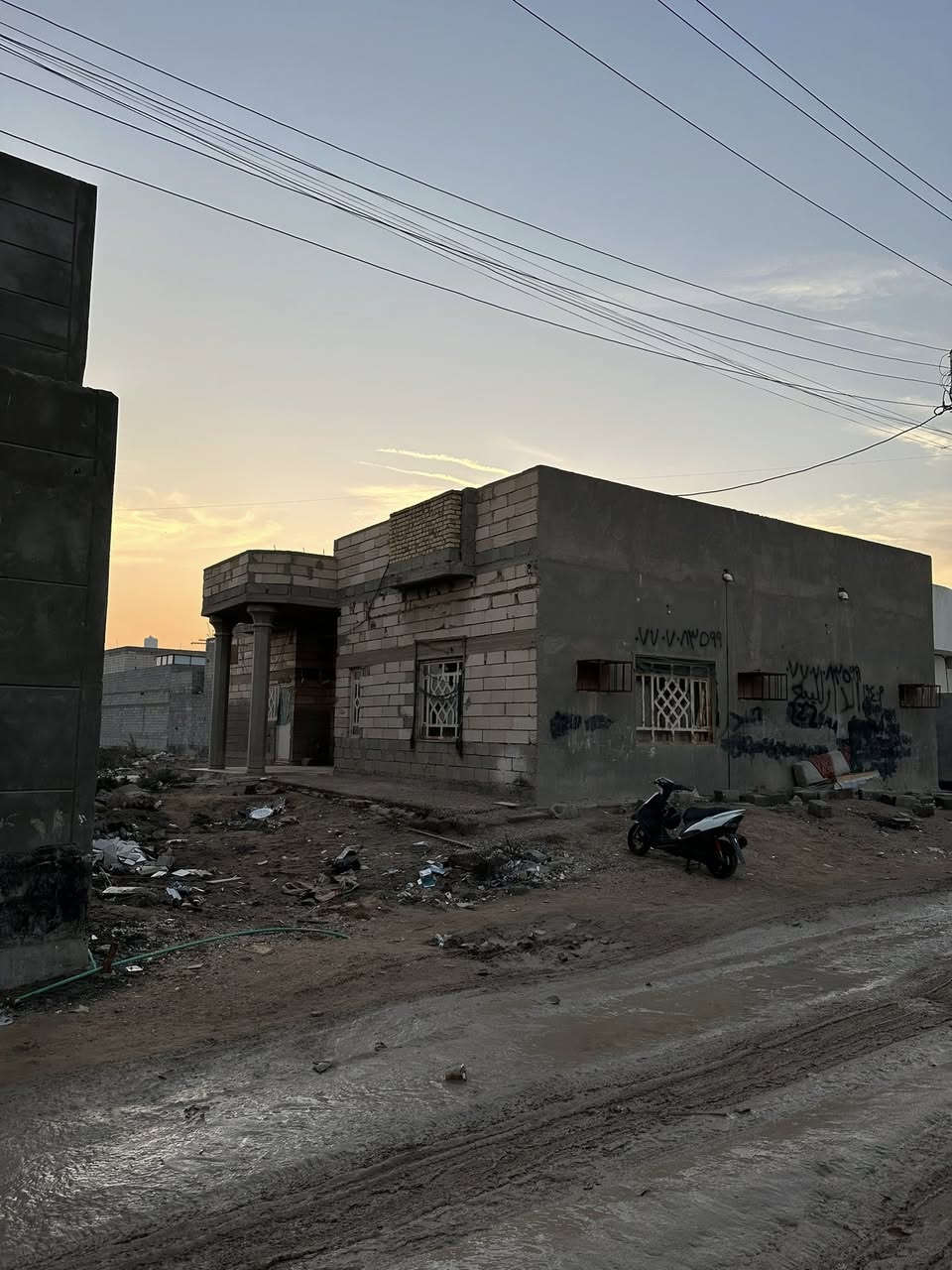 من رخصة الادمن 

ارض مساحة 1950م مع بيت مساحته 300 البيت كامل من الداخل فقط الواجهة العنوان ابو الخصيب —> البهادرية طابو زراعي ملك صرف للأستفسار ‭0770 708 3599‬

ملاحظة : اعادة النشر بسبب الوعود الكاذبة
