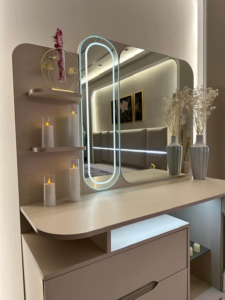 على بركة الله وصول غرفه تركيه درجه أولى ١٠ قطع .
قياس الكنتور مع الملحق ٣ متر و ٣٥ سم . ظهر بلوك .
قياس السرير ١٨٠ سم عرض ، طول ٢ متر ، السرير مخزن جك . 
السعر مليون و ٨٥٠ الف دينار مع الشد والتوصيل داخل مركز الحله مجانا .
الوسيم للاثاث التركي - حله - شارع ابو القاسم - مقابل صيدلية الأمل . 
للاستفسار الاتصال *********** - *********** واتساب .
