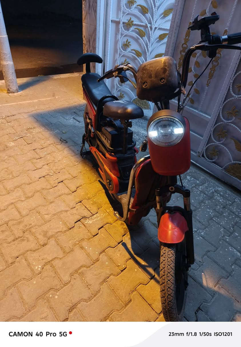 باسكل شحن ابيعك البطاريات ١٠٠ بل ١٠٠ كله شغال 
فقط الباسكل طك الشاصي لحمته وطك يمشيك عادي بس هادل سعره ١٥٠ مكاني نجف‏‪***********‬‏
