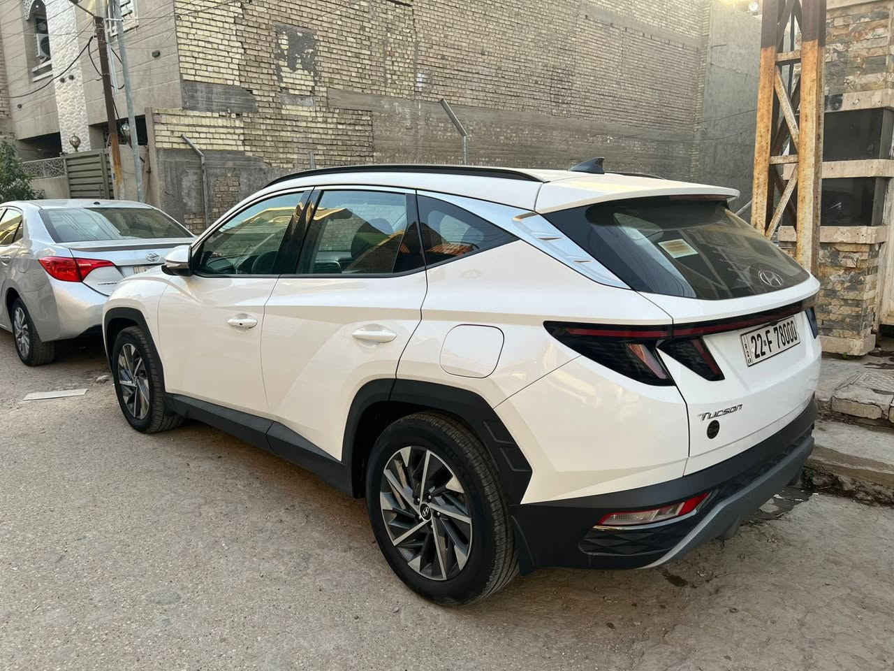 للبيع ،،،، توكسان موديل 2023 ابيض رقم شمالي ماشية 45الف
السياره جديده مال بيت  - رقمها اربيل مميز 
بيها صبغ على كد شبرين براس الجاملغ  اثر شخوط 
التواصل مع مالك السيارة  *********** 

بصمة تشغيل + ابواب • 
هاندبريك بصمة .
اوتو هولد .
مري شفط .
• تشغيل عن بعد . 
• ⁠اريل نفيكَيشن
. شاشة كبيرة ابل كار بلي
فول تحكم ستيرن (مثبت سرعة + اوامر صوتية) • شاحن وايرلس .
منافذ شحن .
تبريد قطعتين .
مود درايف (ايكو ، سبورت ، نورمال) •
كشافات -قلاب إنارة محيطية .
لايت زينون بلادي .
لد خلفي .
بردات خلفية .
كاميرا دوارة .
حساسات امامية خلفية .
كشنات كهرباء .
التحكم في المنحدرات 
مكاني السيديه او حي الجهاد 
السعر 225 وبيه مجال للشراي
