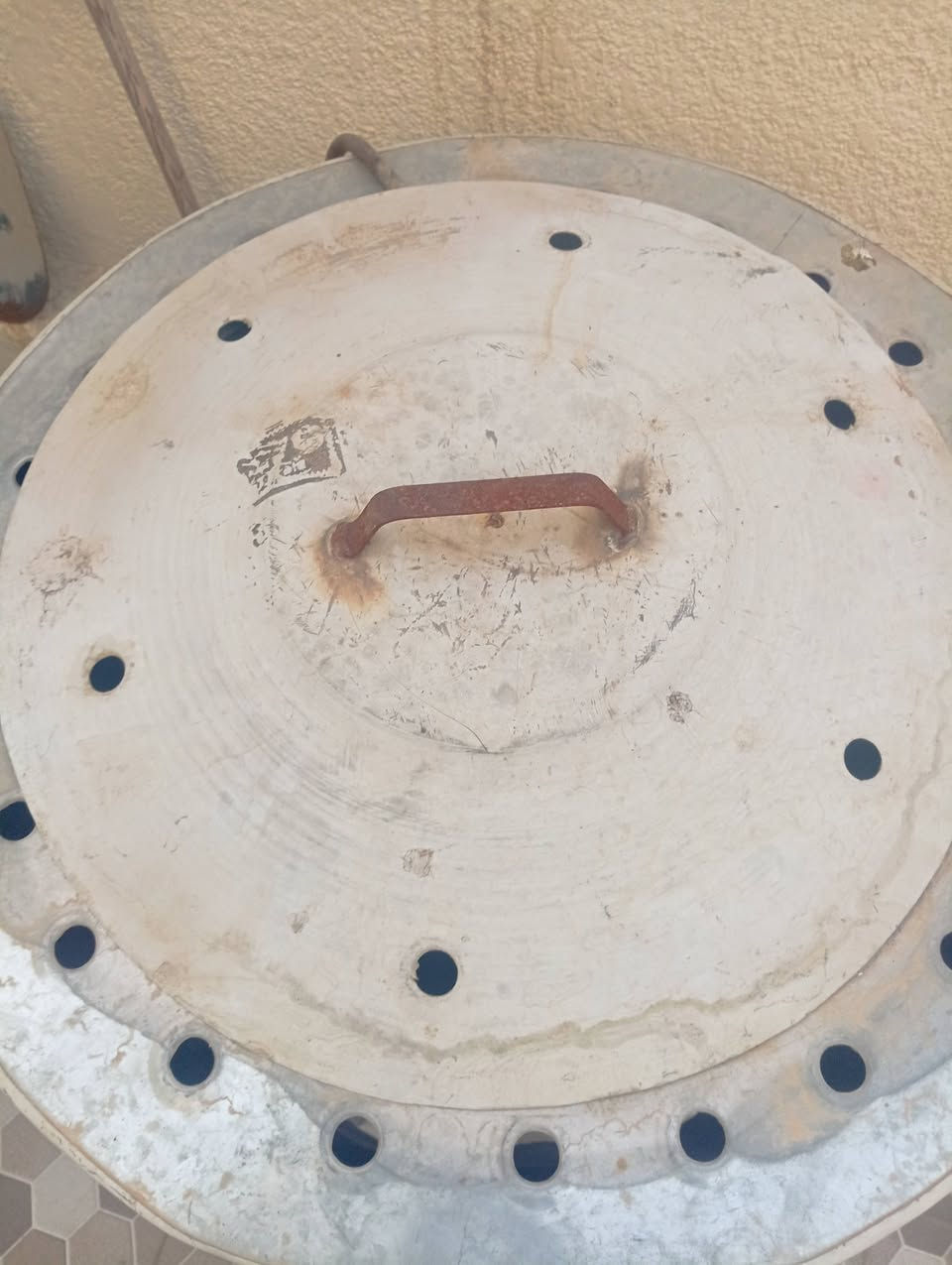 مبرده+تنور وميز حديد وميز خشب السعر 85 الف.  الدوره الفرع الاول خلف بريد الدوره الموبايل ***********
