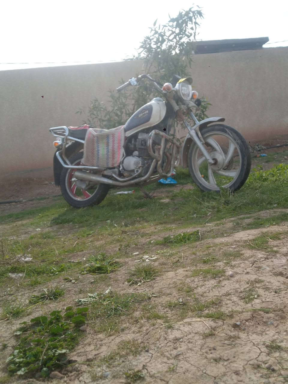 سلام عليكم
جني اللبيع 
1-تايرات جديدات 
2-محرك خير من الله 
3-بك لايت اشاير لد امامي شغال 
4-سلف هندر هورن كلشي شغال 
5-كشن +خرج جديد 
درجه فول حرام تفوتكم 

سعر بلاش 400 وبي مجال حك الجيه يعني 350قفل***********
