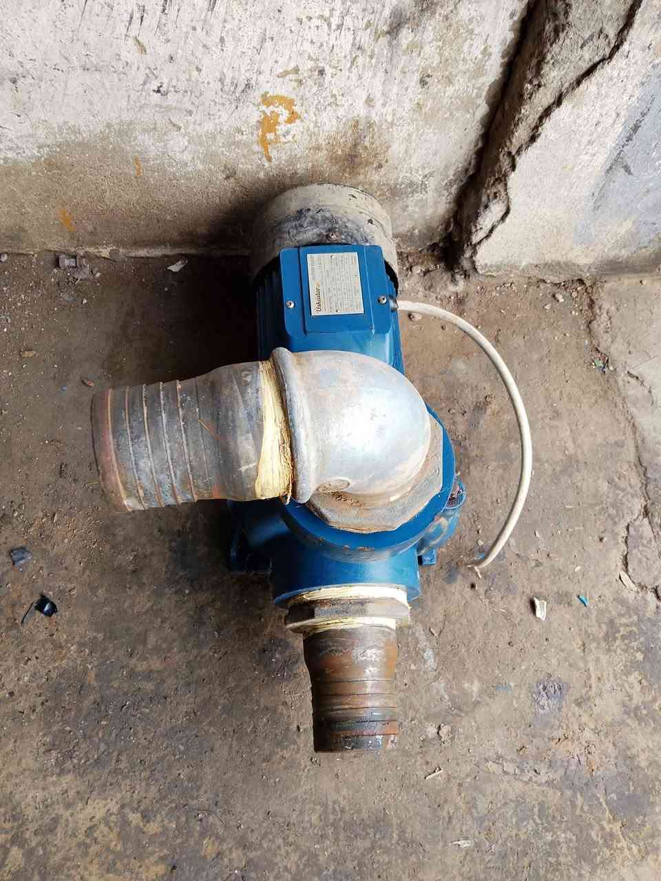 مضخه للبيع 4 حصان الدوره 3000 بلادي  السعر 200 عنوان بالموصل ان على الاتصال ***********
