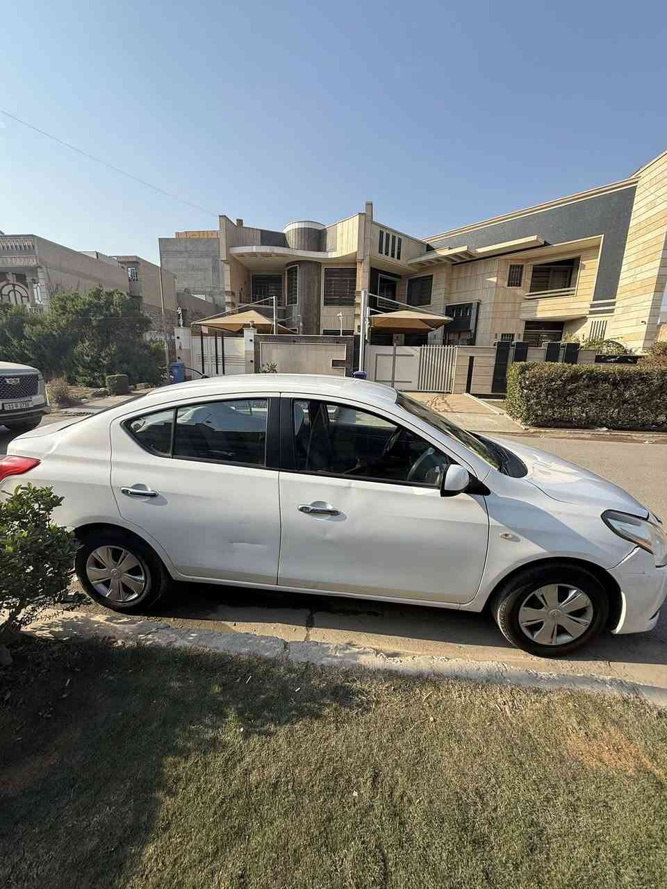 السلام عليكم نيسان هندي 2018ماشيه126كيلو ما بيه اي صبغ بيه طخات بسيطه السعر110لاستفسار ***********
