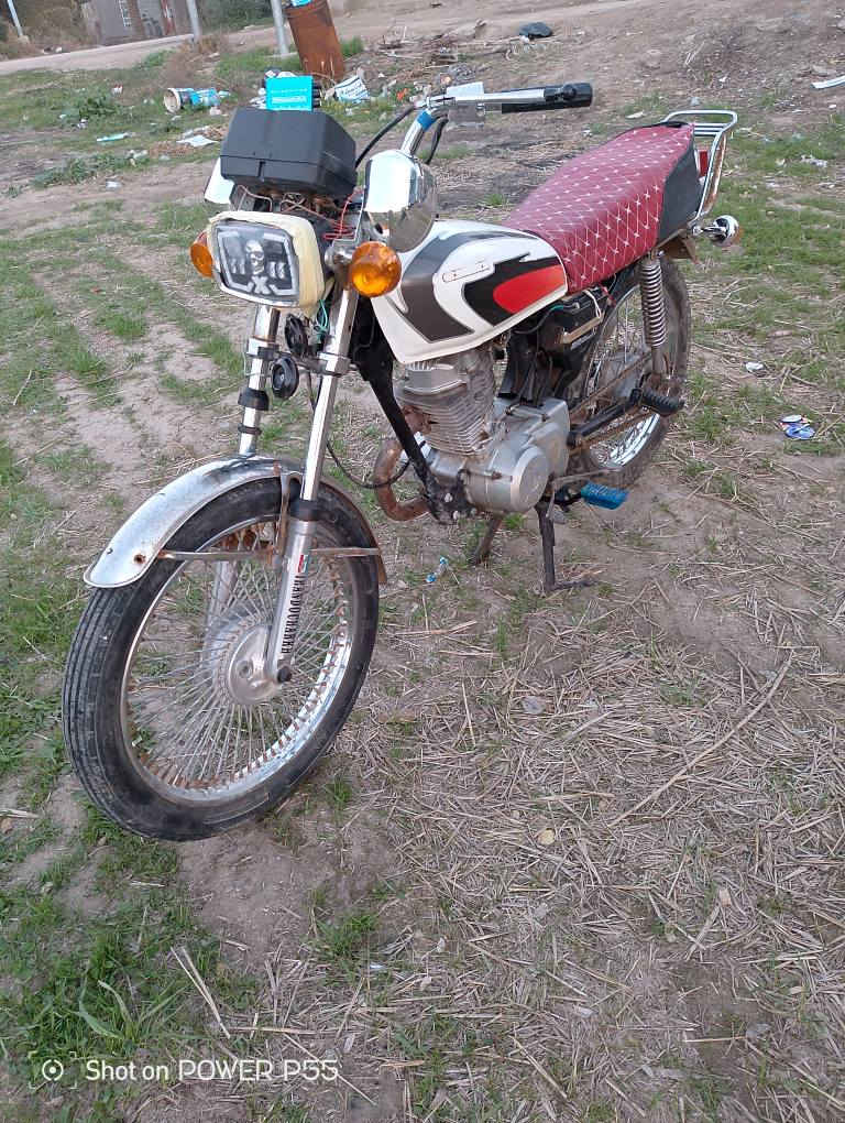 للبيع دراجه 4كير كلك مكفوله عن السرقه
الدراجه نضيفه وحلوه مال جناي تايرات نضيفه كهربائيات كامله قبل سبوع شادهن 
السعر 300 وبيه مجال 
مكانه نجف ام عباسيات قرب سيطرة معمل البيبسي 
للاستفسار اكثر اتصل
***********
