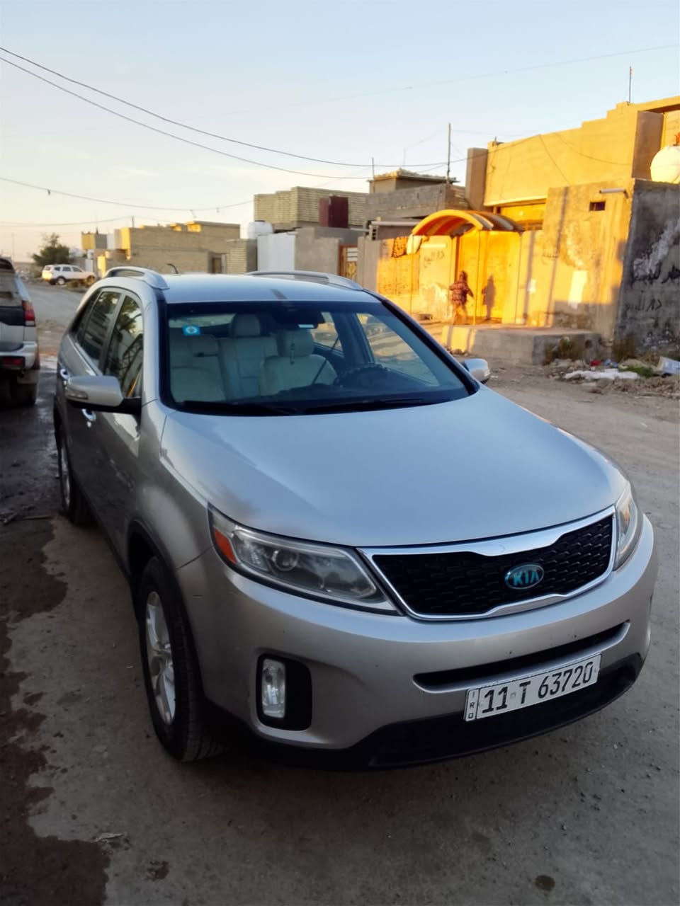 سلام عليكم للبيع او مراوس حسب القناعه سورنتو 2015وارد امريكي حادثه باب السايق امبدل نفس اللون مكفوله من الصبغ والتبديل 
والكص والدواخل والغود السياره جديده ابمعنه الكلمه 
بيه بس بارد على كد شبر يم الدوسه مال سائق مكينه 6سنويه جديده هزه جديده رقم بغداد انكليزي 
المواصفات 
اشاير بل المري 

بصه تشغيل وأبواب 

كشنات تدفه وتبريد 

حساسات أمامية خلفية 

بردات وخمسه راكب مو سبعه 
السعر 157وبيه مجال قليل 
العنوان بغداد 
للاستفسار ***********
