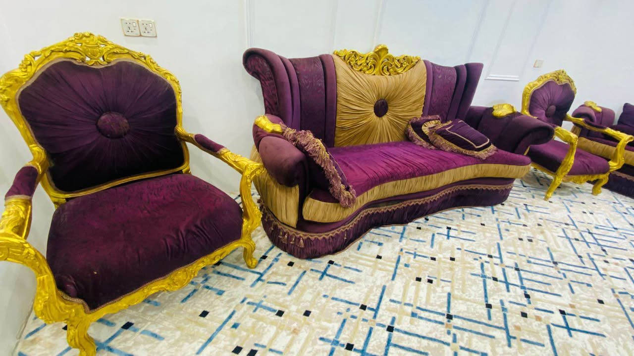 تخم قنفات 5 قطع ثنين كبير وحده وسط وثنين كراسي مثل ما واضح سعرهم 300 وبيهن مجاال قليل 
مكاني البصره المعقل
*********** البصرة, العراق
