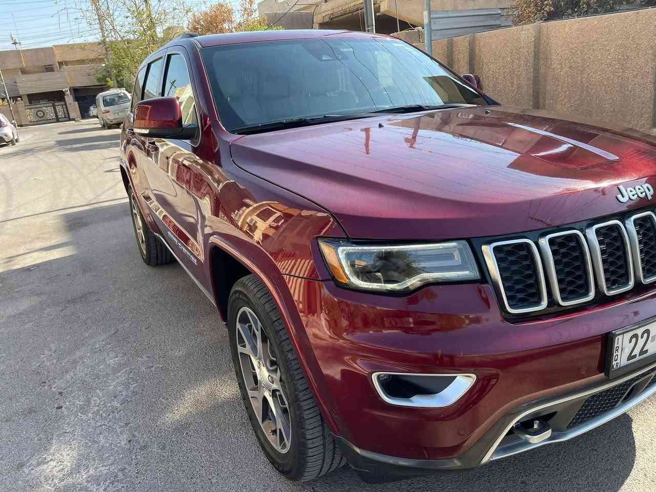 جيب كراند شيروكي   فئه خمسه وعشرينه 
الموديل 2018 فول مواصفات  فول الفول السياره كلين تايتل مكفوله كفاله عامه ..
المحرك : V6.  3.6L.
العداد : 62 الف ميل 
* المواصفات: 
* تحذير الخروج عن المسار. 
* ⁠رادار امامي
* نقطة عمياء.
* دفع رباعي 4x4. 
* فرش المقاعد من الجلد ومميز 
* المقاعد الأمامية كهربائية.
* ⁠داخل السياره ابيض .
* ذاكرة لحفظ وضعيات الجلوس. 
* المقاعد الأماميةمع تدفئة+ تبريد
* ويل قياس 20 انج اسود لماع.
* مقاعد الامياميه كهرباء
* تدفئة ستيرن. 
* ⁠ستيرن كهرباء
* سقف بانوراما.
* شاشه 8.4 انج.
* نظام الملاحة (GPS). 
* نظام خاص للطرق الوعرة. 
* مصابيح امامية زنون. 
* المصابيح الأمامية مع LED لايت. 
* كشافات الضباب زنون. 
* تشغيل عن بعد.
* صندوق كهربائي.
*  حساسات أمامية. 
*  حساسات خلفية
* كاميرا خلفية
* مرايا بخاصية التعتيم الذاتي. 
* مرايا جانبية قابلة للطي كهربائيا. 
* بلوتوث تلفون.
* محدد سرعة. 
* نظام تشغيل واطفاء اوتماتيكي للمحرك للتوفير من صرف الوقود.
*نظام بريك  اوتماتيكي
مكان السياره بغداد 
هـ/ ***********
