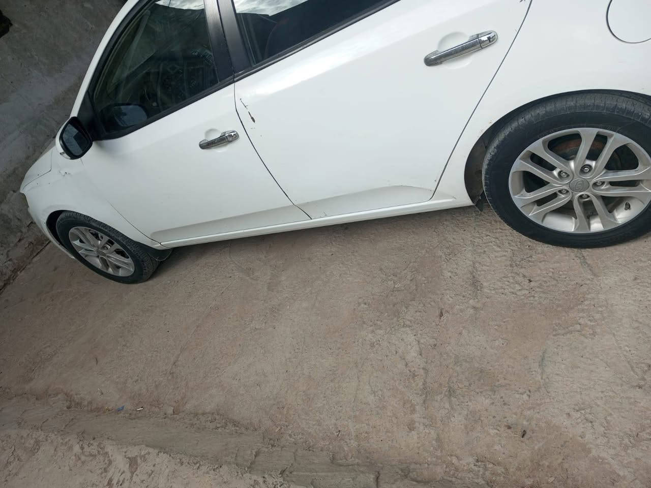 سلام عليكم سيراتو 2011 خليجي مكفوله عده ضربات بينات بل صوره سياره تحكم سترين جهتين رقم اربيل جديد سياره جهازه مجهزه ما عده ضربات بينات بل صوره مكان سياره الدوانيه / عفك وسعره 105وبيه مجال 
***********
