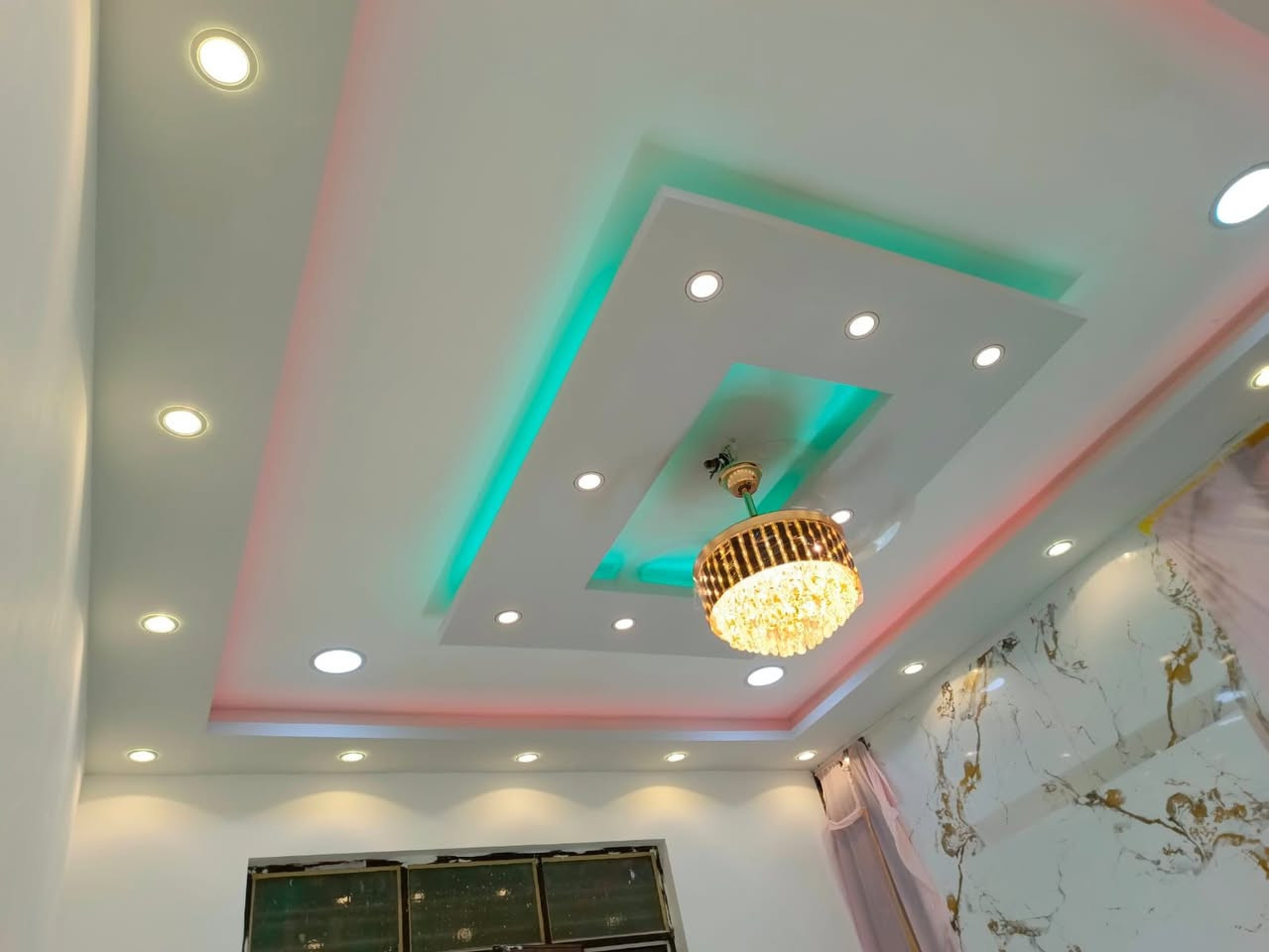 (ديكورات جبسن بورد) واتساب (***********)
كلاسك ملكي 
تغليف جدران
سقوف ثانويه 
بديل الرخام 
ب انسب الاسعار.... 
مكان بغداد
