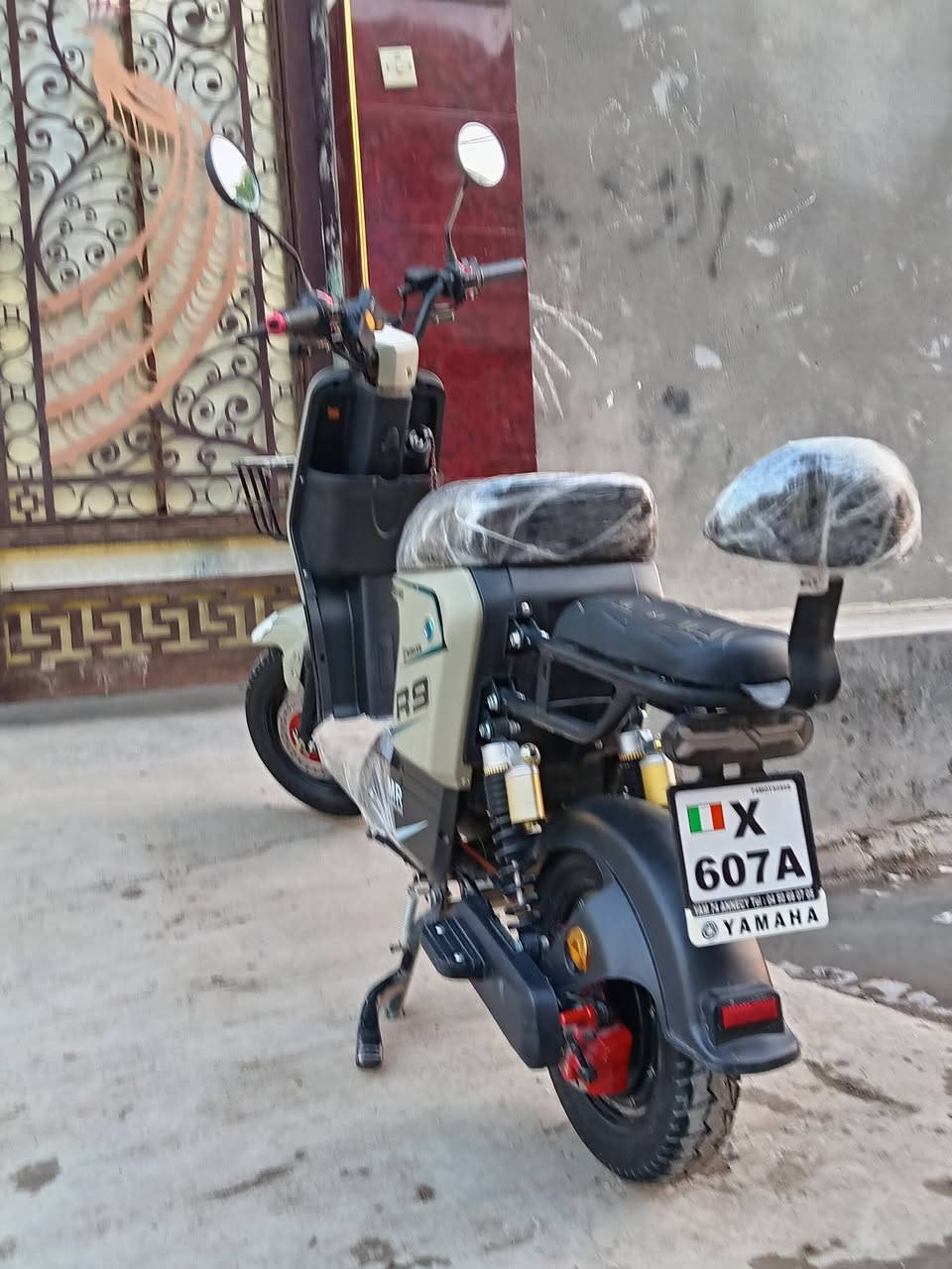 السلام عليكم دراجه شحن R9 دراجه نضيفه بصمه وكارت سويجين 5 بطاريات فول مواصفات المكان ديالى بعقوبه المفرق الرقم ***********
