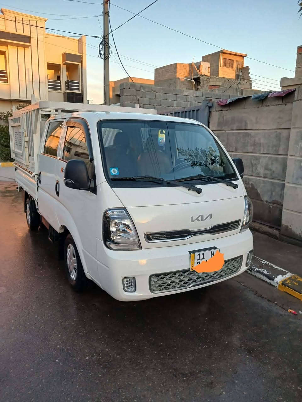 السلام عليكم ورحمة الله وبركاته 
مكلف بالنشر 

كيا عموشا حمل دبل قماره  للبيع  موديل 2024    محرك 2700  سنويه نافذه 29  تحويل ثاني يوم   بيه طخه بين البابين  مال باب الصدر   السعر  165 للاستفسار الاتصال على الرقم  ***********
