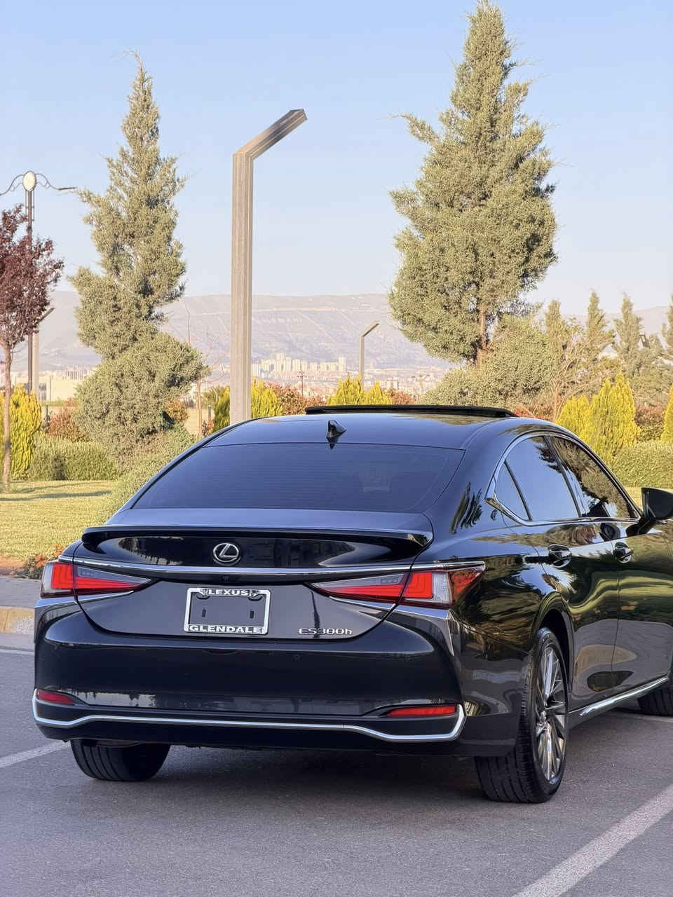Lexus es 300 h 2025 هايبرد 

 فقت للبیع ✅

السيارة فول مواصفات ١/١ 

ماشية 30,000 الف miles 

نوص بنت سبغ بدون ارباگ 

بعض من مواصفات السيارة 

كامره خلفيه  

شاشە جبیرە 

داتاشو 

حساسات امامي و خلفي 

رادارات امامي و وجانبي 

مثبت سرعة تفاعلي 

تدفئة تبريد كشنات مع خرن ميموري 

فتحة سقف 

داتا شو 

شاشة جبيرة نظام كار بلي وايرليس 

شحن لاسلكي  

مري شفط وكهرباء 

وبيها بعد هواي مواصفات معروفة 

السيارة جاهزة بدون نقص 

سعرها 318 وبيها مجال بسیط

مكان السيارة سلیمانی 

سیارە بدون رقم ترقم رقم شمالی ای محافظە

***********☎️

58ADA1C13SU055695
