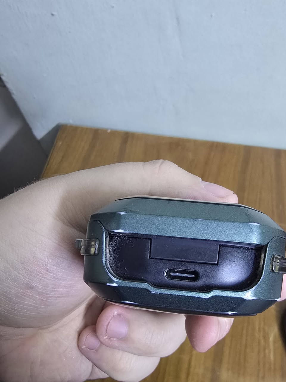 عليكم buds 2 pro للبيع السماعه اليمنه ضايعه للعلم متشريها ب١٤٠ الف وخاللها كفر 
السماعه نظيفه وكلشي مابيها مثل الصور ووياها الكارتونه والربرات الباقيه قيم واخذ
مكاني بغداد الصليخ


**إذا كنت صاحب هذا الإعلان وتريد حذفه لأي سبب، رجاءا أرسل رسالة إلى الدعم الفني**