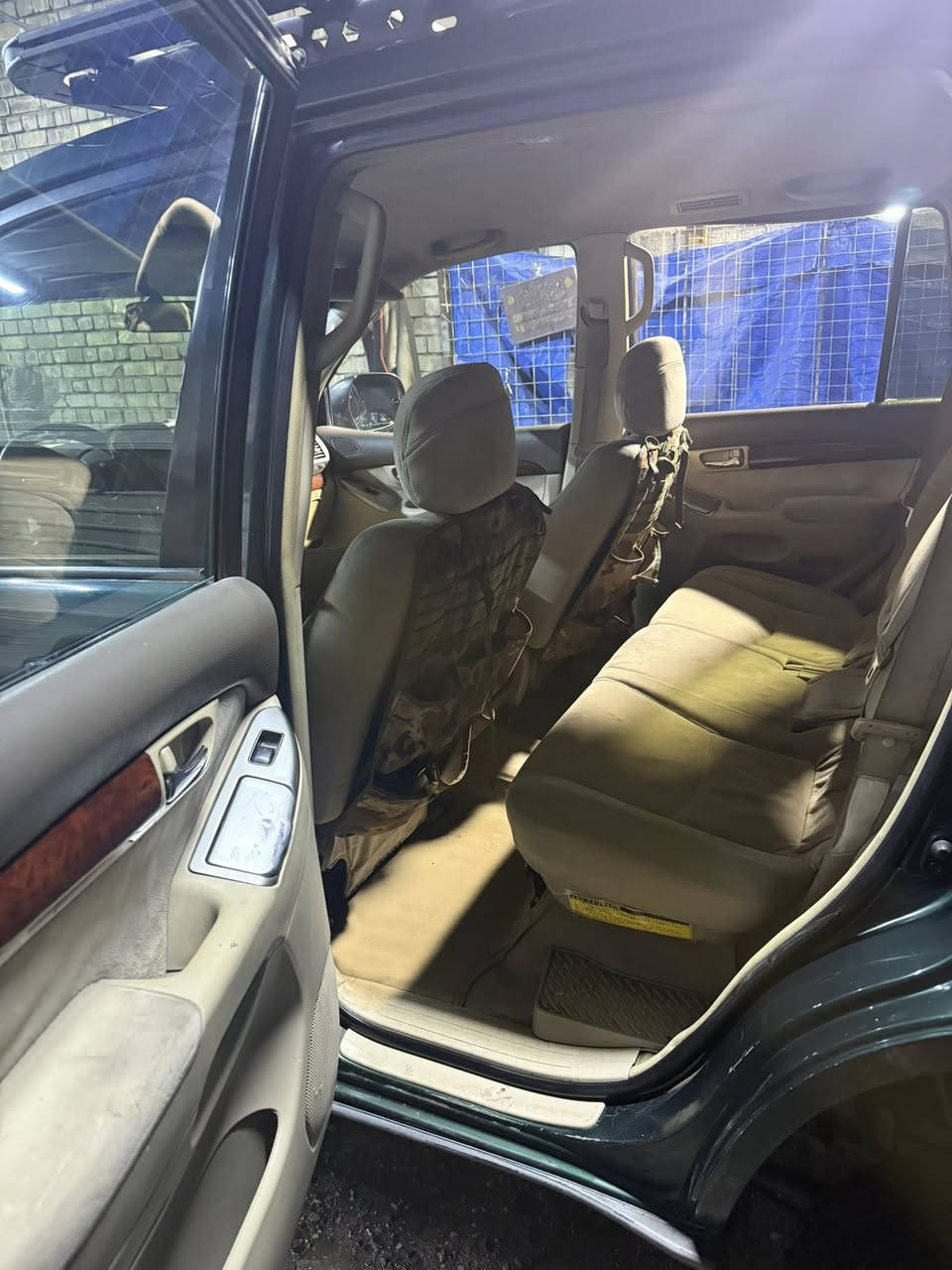 برادو 2003 للبيع
6 سلندر مكينة كير كهربائيات كله مكفول 
المكينة وكالة مفتوح فقط وجه التايمن لغرض تبديل رواجز وكالة

ضربة جاملغ امامي جهة السايق 
ومربع الكيلون مال جنطة

فور ويل ثكيل خفيف شغال 
دبل باتري 
كاونتر خلفي مجرات ثنين ومكان ثلاجة
درايم شفت امامي وبولبرن الجهتين جديد
من الاخيرة السيارة جاهزة ل اخر حباية تشغل وتطلع وين ماتريد
عوزهة حمام للداخل وخلص 
سنوية بأسمي
السعر 150 وبيها مجال
***********
مكان السيارة بغداد الجديدة‬
