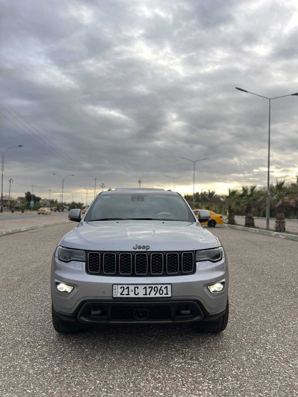 جيب كراند شيروكي اصدار خاص V6 3600
سعر مناسب
اعلى مواصفات بالجيب
كفالة عامة 
موديل ٢٠١٦    4*4 
دبل صالنصة + دبل هوك امامي
مواصفات ١/١
جكات تصعد وتنزل
3 رادارات ( امامية جوه الرقم + جانبية + خلفية )
حساسات امامية خلفية جانبية
CD جنجر بمكان تجوه
بانوراما
شفتات استرين
مانع تصدام + قيادة ذاتية + نظام تتبع + توقف ذاتي - اوتو تشغيل
دواخل ٣ الوان ( عسلي+ دشبول اسود مع ذهبي ) دشبول تطريز خياط
كشنات تبريد + تدفئه 
كشنات خلفية تدفئه
كشنات خزن ميموري
استيرن تدفئه + متحرك كهربائي
مودات قيادة +نظام سبورت
مراية متحرك ويه R + شفط
زينون متحرك 
صندوق شفط + دمام بالصندوق
جام امامي حساس يشتغل اوتو ويه المطر
نظام صوتي بوز
تخم تاير جديد
كير محرك بشرط
سنوية رقم هزه جديده سليمانية باسمي
مكانه كركوك 
سعر ٢٢٧ بيها مجال بسيط
***********
