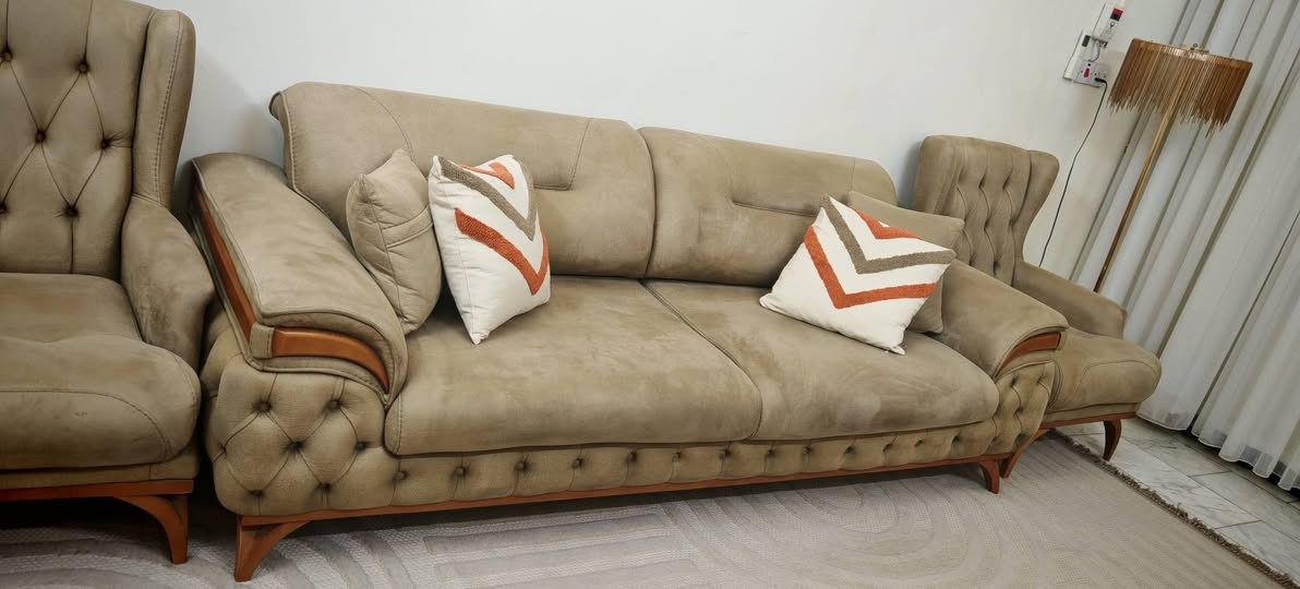 طخم قنفات تركي ٨ مقاعد
قماشها وتر برو
السعر ٣٥٠ ألف 
بغداد
للتواصل الاتصال على الرقم ***********
