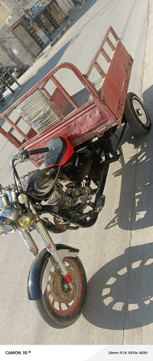 سلام عليكم ستوته للبيع موديل 11اوراق اصولي سعر 850 وبيه مجال مستعجل عله بيعتها  تواير خطه محرك نضيف اكسن شاصي نضيف مكان رميثه شراي يتصل ***********
