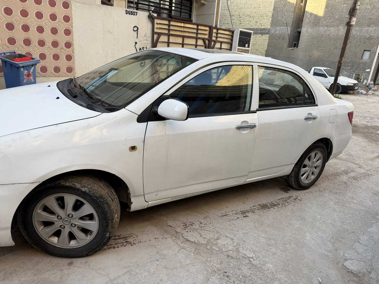 السلام عليكم اخوان لي وأي دي أف ٣ بيها صبغ شوية بالباب الأمامي سيارة جديدة ماشية ٩٤ كير ومحرك كله تمام تبريد شغال كير اوتماتك موديل ١٣ سنوية جديدة بسمي سعرها ٥٨ بيها مجال بسيط مكاني الدورة للاستفسار ***********
