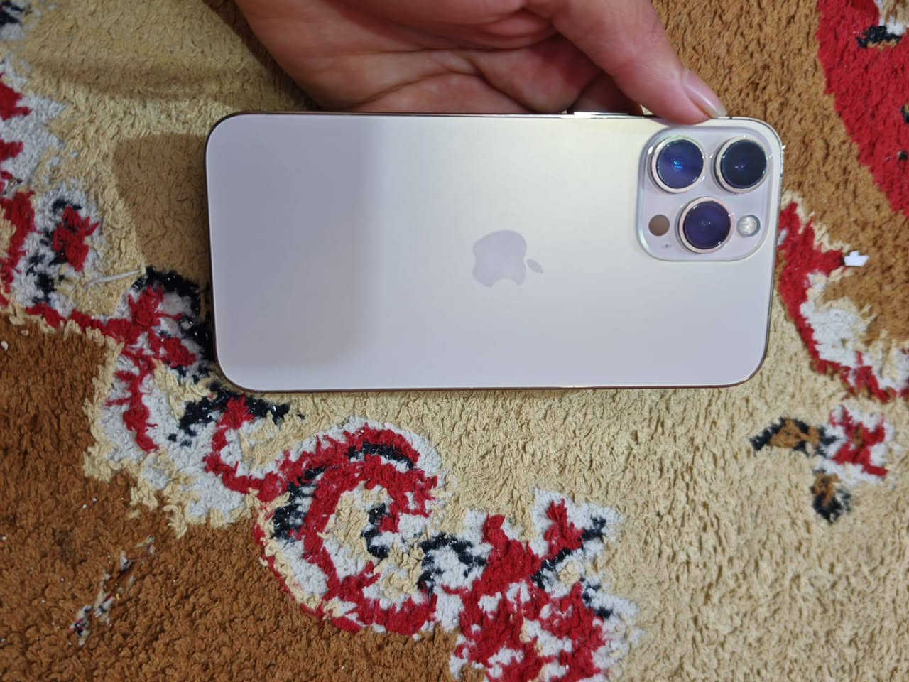 سلام عليكم ايفون 13برو ماكس ذاكرته 512 جهاز كفاله من فتح وصور الفحص حاسبه موجودات داخل المنشور بطاريته 74انسه شي اسمه صرفيه ما معلايه ولا مبدله سعر 700بي مجال.       مكان بصره خور الزبير 
 رقم ***********
