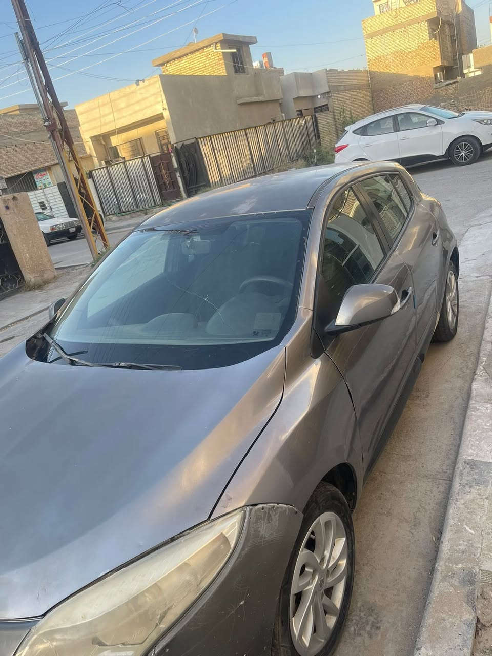 السلام عليكم
رينو ميكان 2013 وارد خليجي بجم كبس 

 مكينه 1600 

سياره كير تمام 
مكينه تنقص 

صدر تمام كهربائيات كلها شغاله

 بيها أماكن معجون 

السياره تحتاج دعاميه اماميه تطبك 

ومكينه جديده فقط سعر مكينتها 4$ 

سعرها 38 بسعر الطيبه

مكانها بغداد حي الجهاد 

***********
