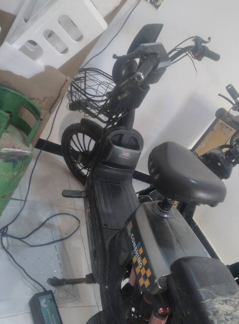دراجه شحن حجم 20 نظيفه ومرتبه هيه وبطارياتهه شغل وطلع السعر 250 وبيها مجال للشراي وبلخدمه رقم الواتس اب *********** البصرة, العراق
